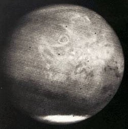 [Foto: Fotomosaico di Marte realizzato su immagini della sonda Mariner 7 (1969)]